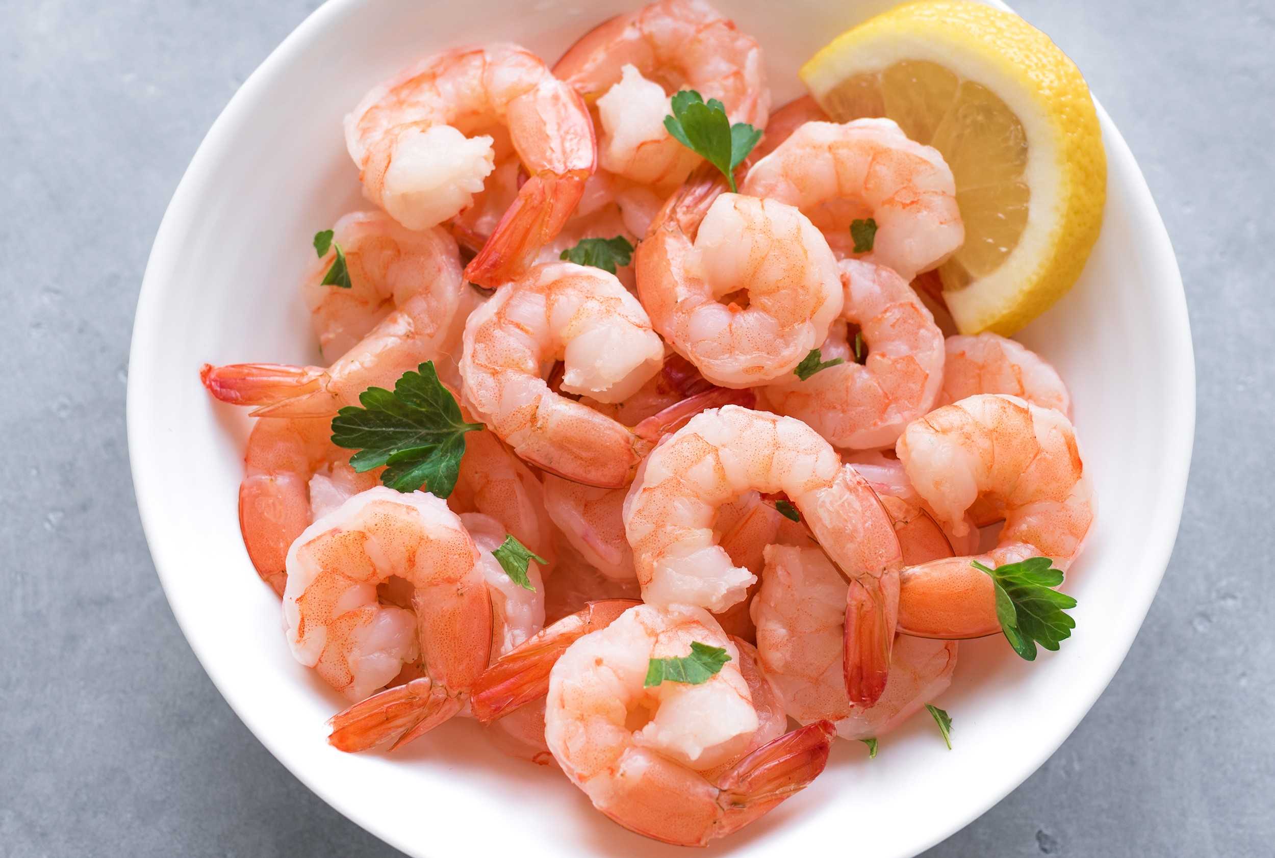 Peeled & Deveined Tail On Cooked Shrimp with Cocktail Sauce - Frozen - 16oz  - Good & Gather™